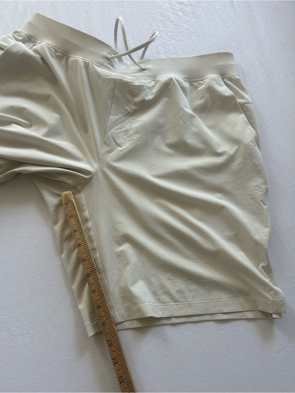 lululemon athletica Men's Drawstring Cream Athletic Shorts - Picture 7 of 8